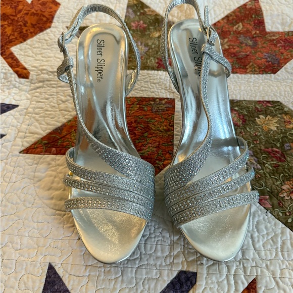 Women's Silver Slipper Strappy Sandals - Picture 1 of 5